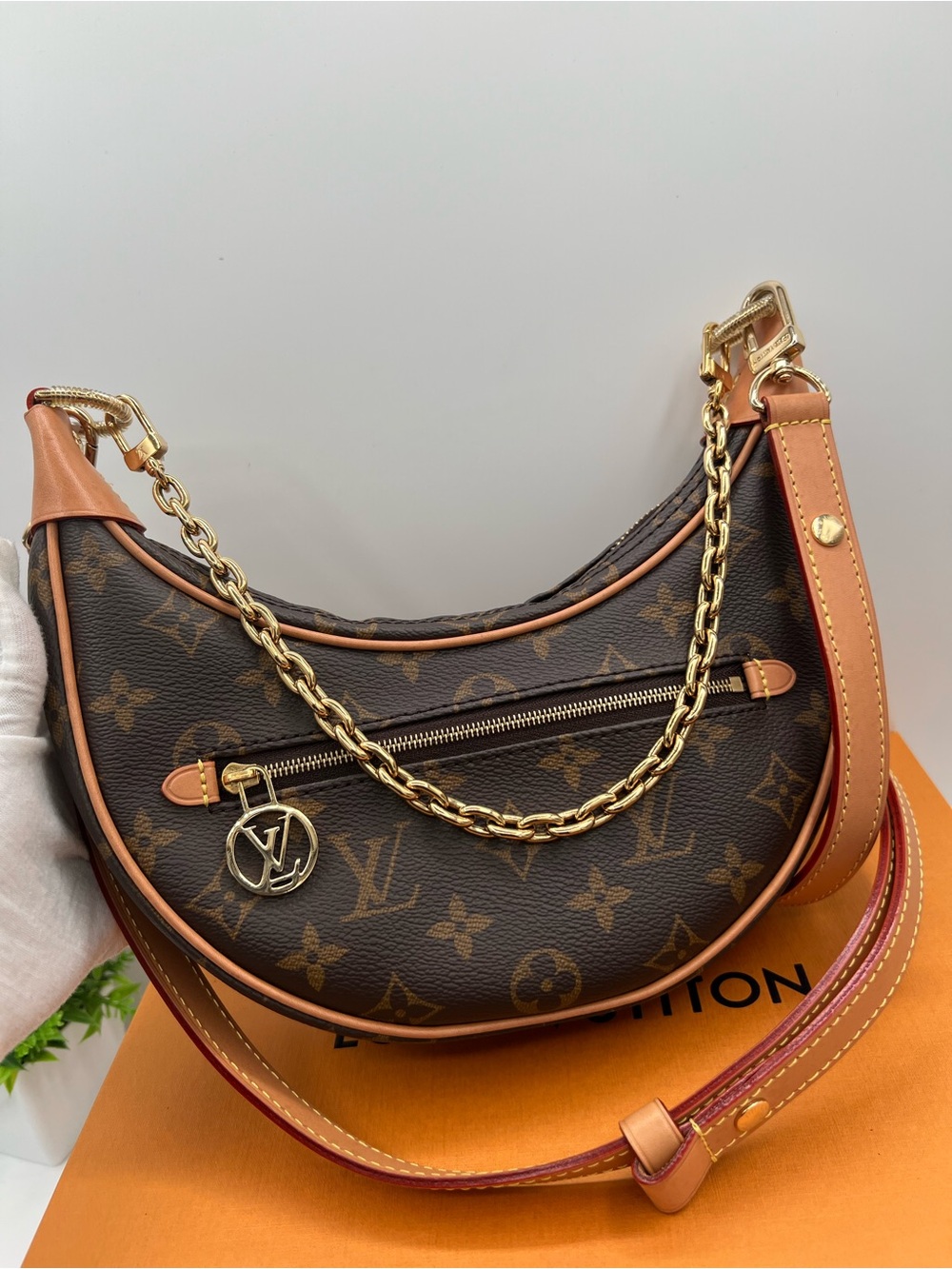 Louis vuitton loop monogram shoulder bag 😍Microchipped